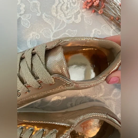 NEW Kenneth Cole Metallic Sneakers Kids - Picture 2 of 5